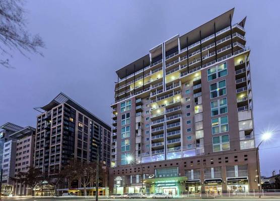 Oaks Adelaide Embassy Suites 1