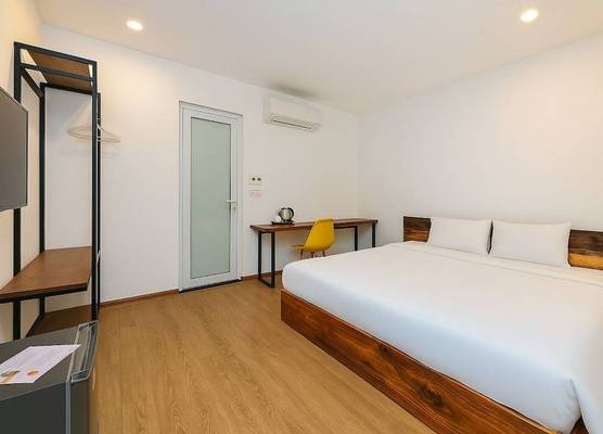 Lakeside House Hanoi 1