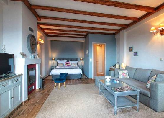 AlmondHouse Suites with Fireplace - ADULTS ONLY 1