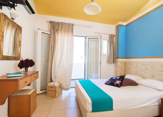 Yiannis Manos Hotel Resort 1
