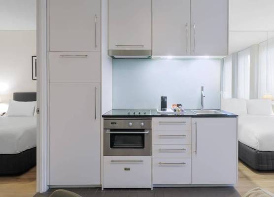 Oaks Melbourne on Collins Suites 1