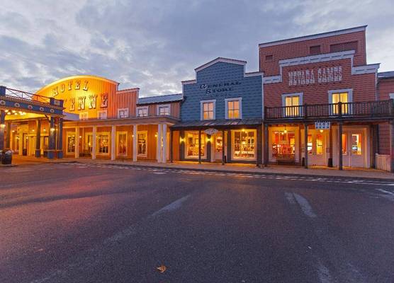 Disney Hotel Cheyenne + Tickets 1