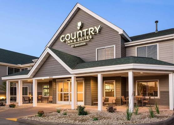 Country Inn & Suites by Radisson, Chippewa Falls, WI 1