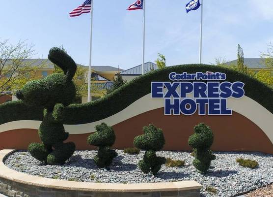 Cedar Point's Express Hotel 1