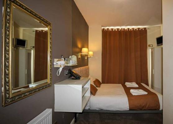 Hyde Park Court Hotel 1