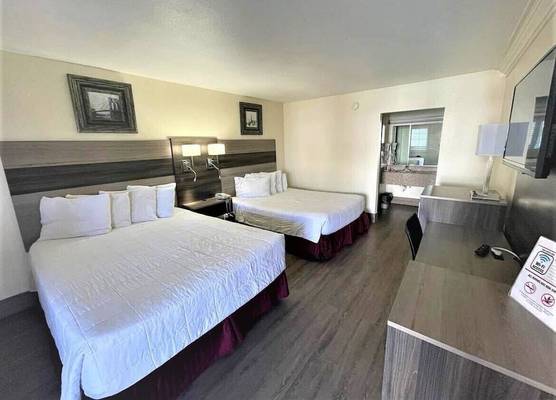 Ramada by Wyndham Kingman 1