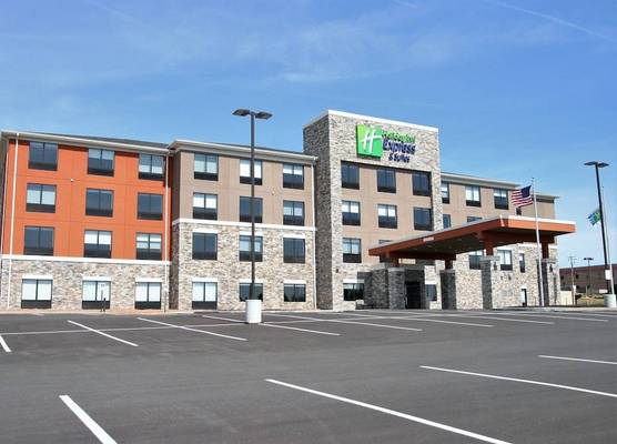 Holiday Inn Express & Suites Clarion by IHG 1