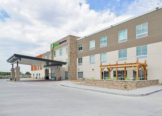 Holiday Inn Express & Suites CHADRON by IHG 1