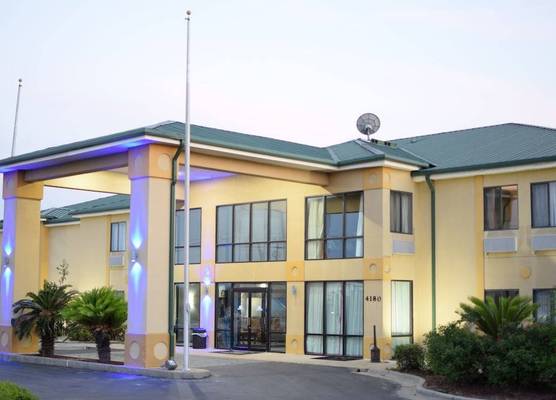 Days Inn by Wyndham Montgomery 1
