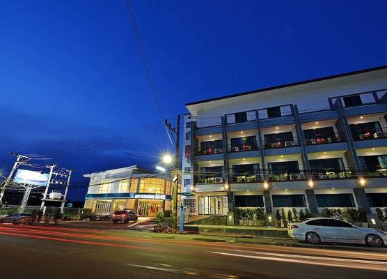 Riverside Hotel 1