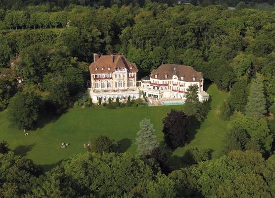 Le Château de la Tour 1