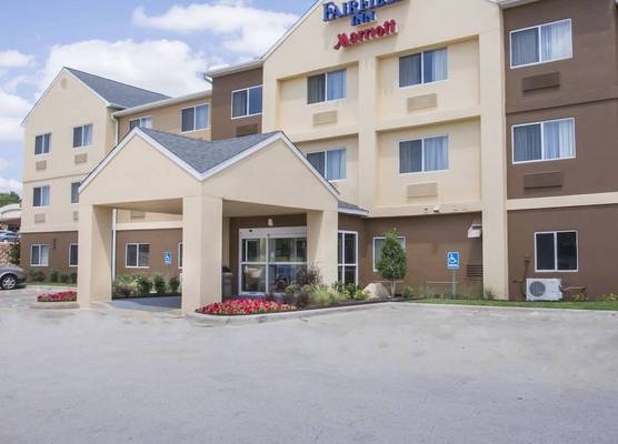 AmericInn by Wyndham Topeka 1