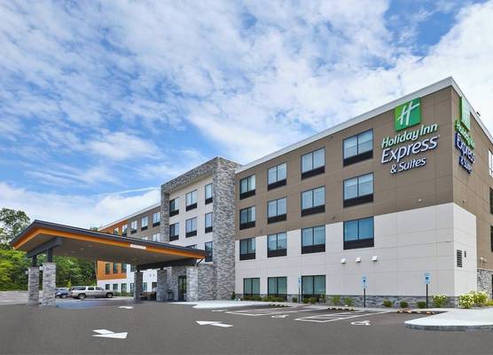 Holiday Inn Express & Suites PAINESVILLE - CONCORD by IHG 1