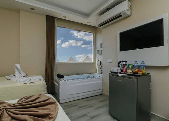 Venus Pyramids Inn Rooftop Access & Free Breakfast 1