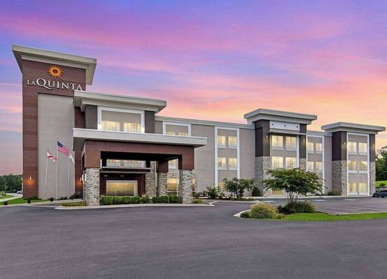 La Quinta Inn & Suites by Wyndham Cullman 1