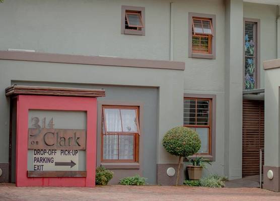 314 on Clark Guest House 1