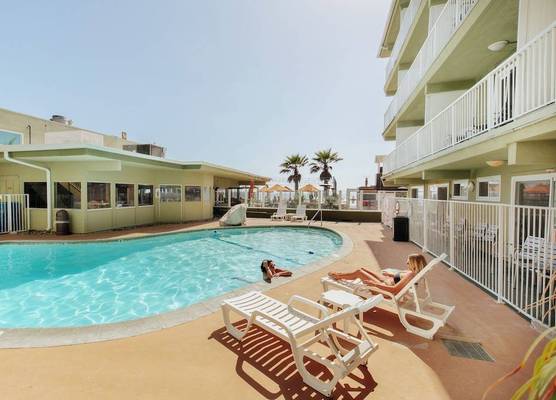 Surfer Beach Hotel 1