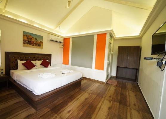 Sunset & Waves Resort, Mandrem Beach 1