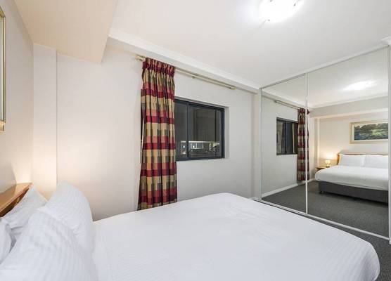 Central East Perth Flat with Pool & Gym Access 1