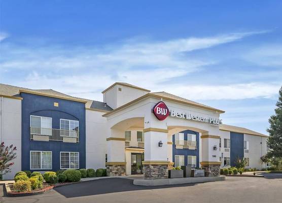 Best Western Plus Twin View Inn & Suites 1
