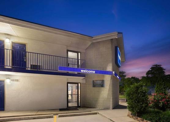 Travelodge by Wyndham Madison Heights MI 1