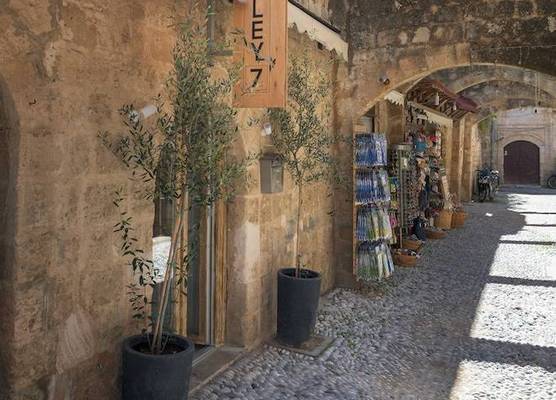 Alley 7, Old Town 1