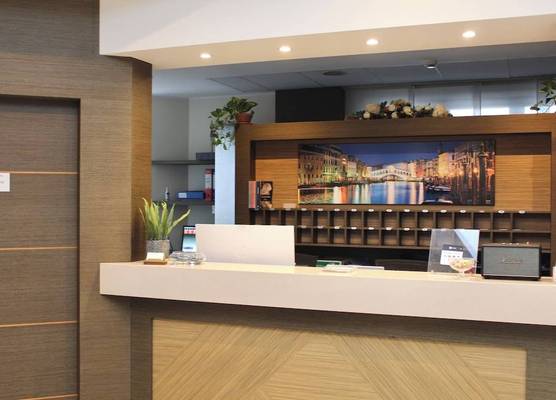 Raya Hotel 1