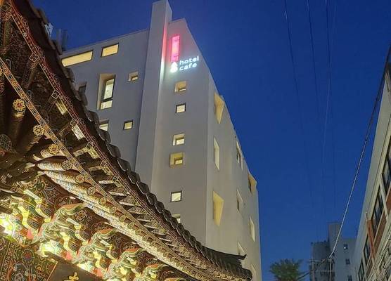 Tong Tong Petit Hotel 1