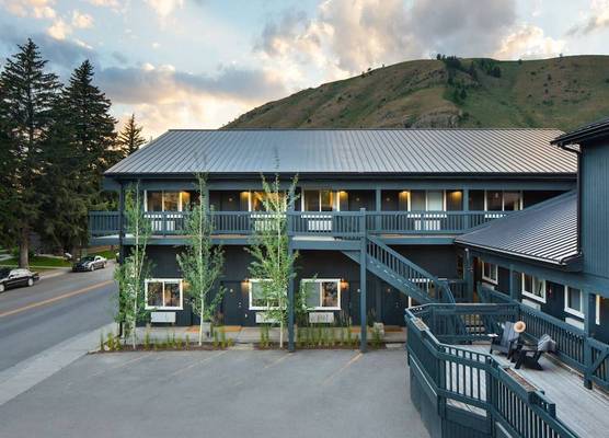 Anvil Hotel 1