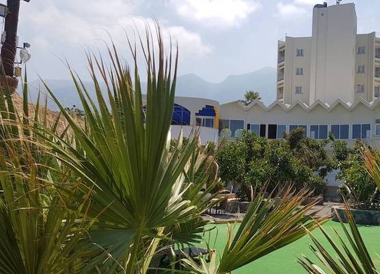 Celebrity Hotel 1