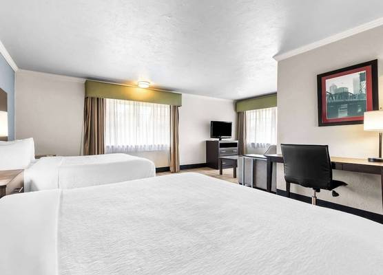 Best Western Plus Parkway Inn 1