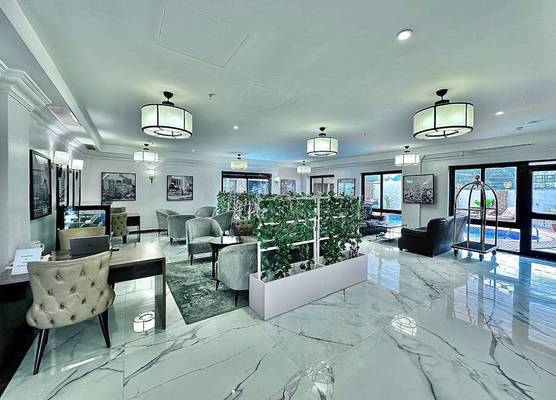 Victoria Crown Plaza Hotel 1