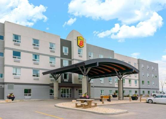 Super 8 by Wyndham Winnipeg East MB 1