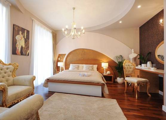 Silver & Gold Luxury Rooms 1