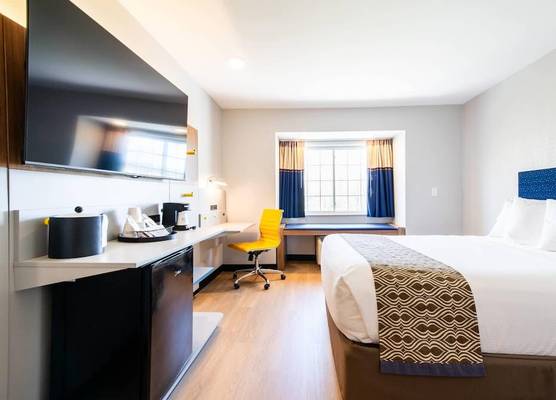Microtel Inn & Suites by Wyndham London 1