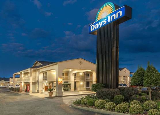 Days Inn by Wyndham Shorter 1