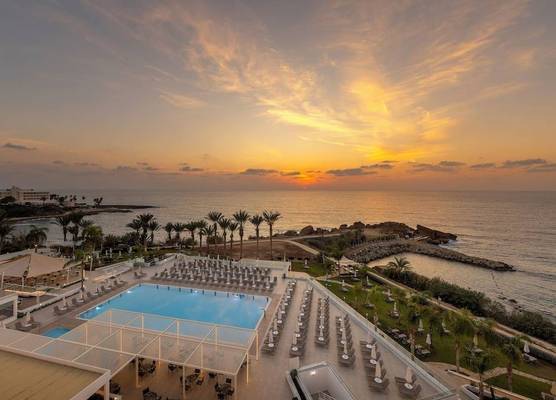 Queens Bay Hotel 1