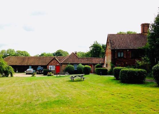 Oldlands Farmhouse Gatwick 1