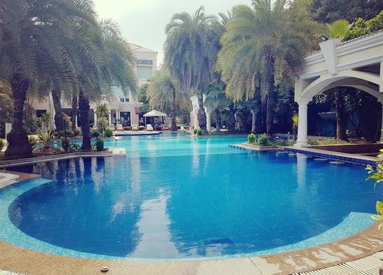 The Palms Town & Country Club - Resort 1