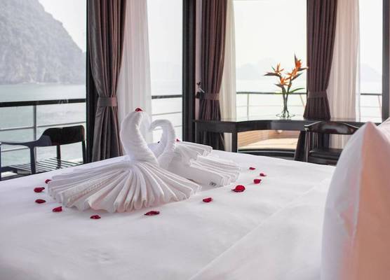 Scarlet Pearl Cruises - Wonder On Lan Ha Bay 1