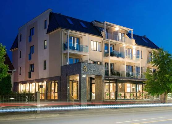 Onyx Luxury Sarvar 1