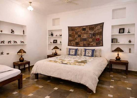 Hibiscus Heritage - A Lake View Hotel in Udaipur 1
