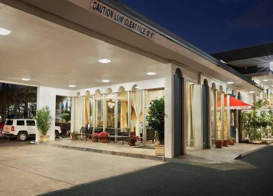 Travelodge by Wyndham Bakersfield 1