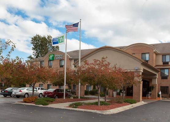 Holiday Inn Express & Suites CANTON by IHG 1