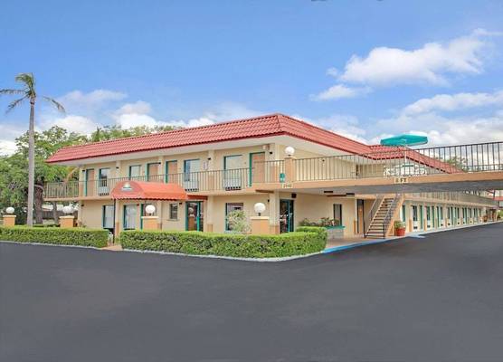 Days Inn by Wyndham Clearwater/Central 1