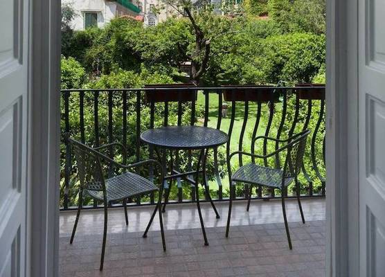 The Bellini House by House In Naples 1
