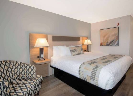 Coast Abbotsford Hotel & Suites 1