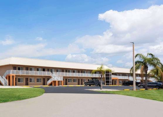 Travelodge Suites by Wyndham Lake Okeechobee 1