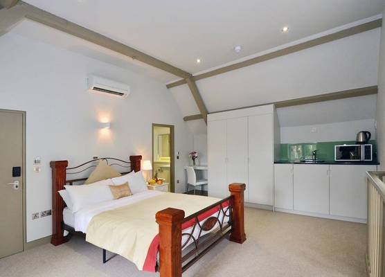 Arch Hotel 1