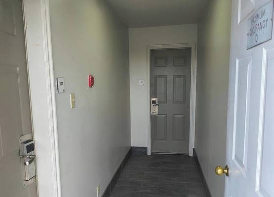Ameri-Stay Inn & Suites 1